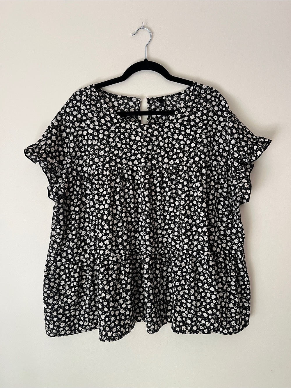 SHEIN Black Floral Ruffle Sleeve Blouse
